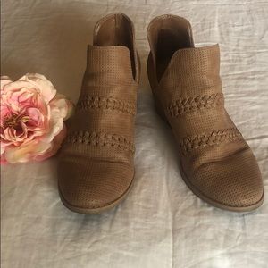 Women’s Universal Thread Ankle Cut Boots